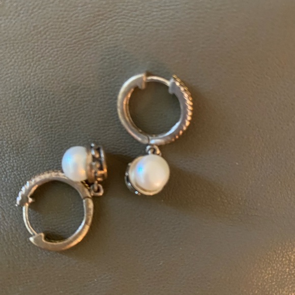 Effy Elegant Silver with Gold 18 k and Pearl river Hoop Earrings . - Picture 4 of 8